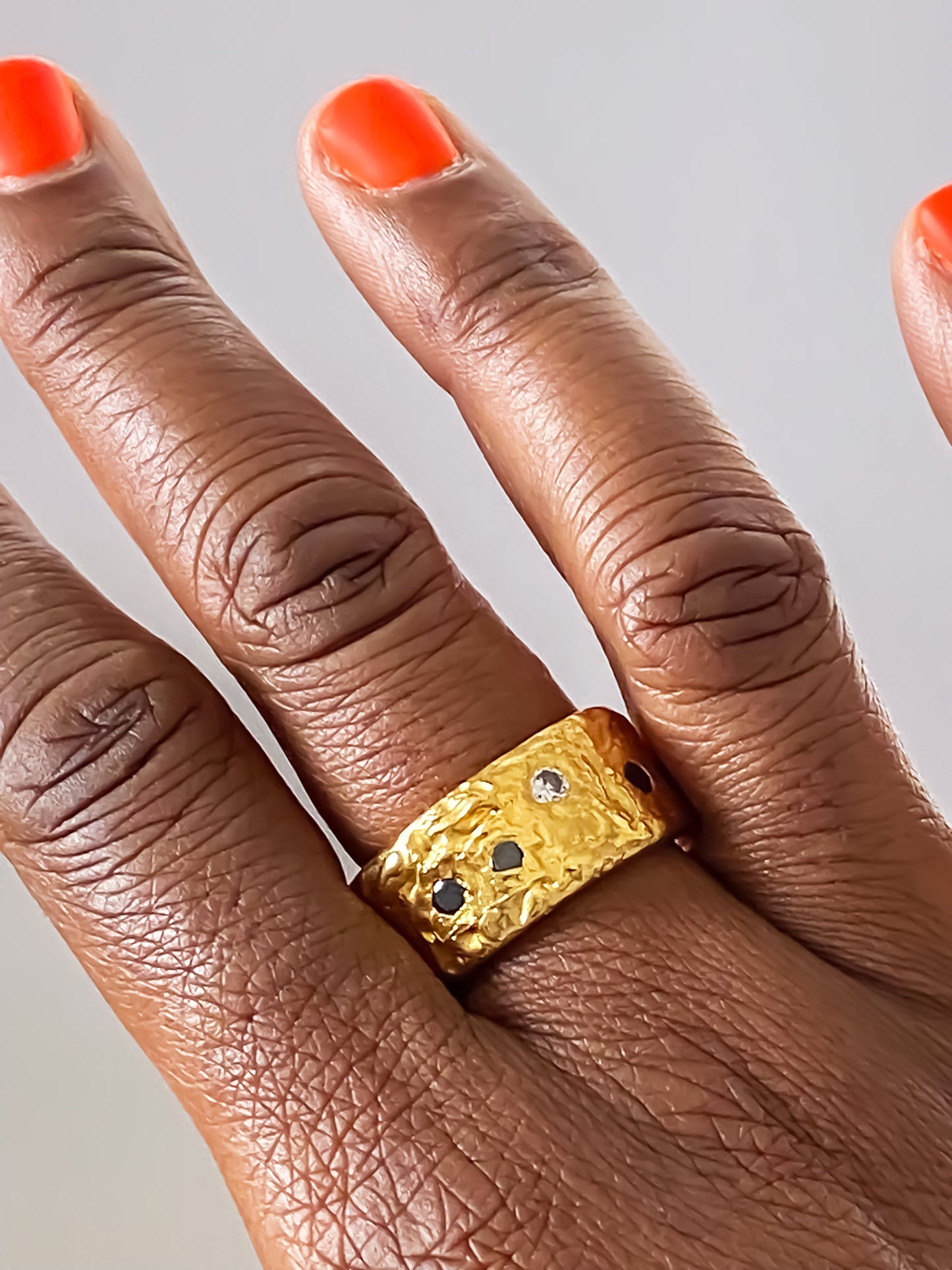 Elegant textured band ring with gemstone setting in white and black, MOCA Jewellery