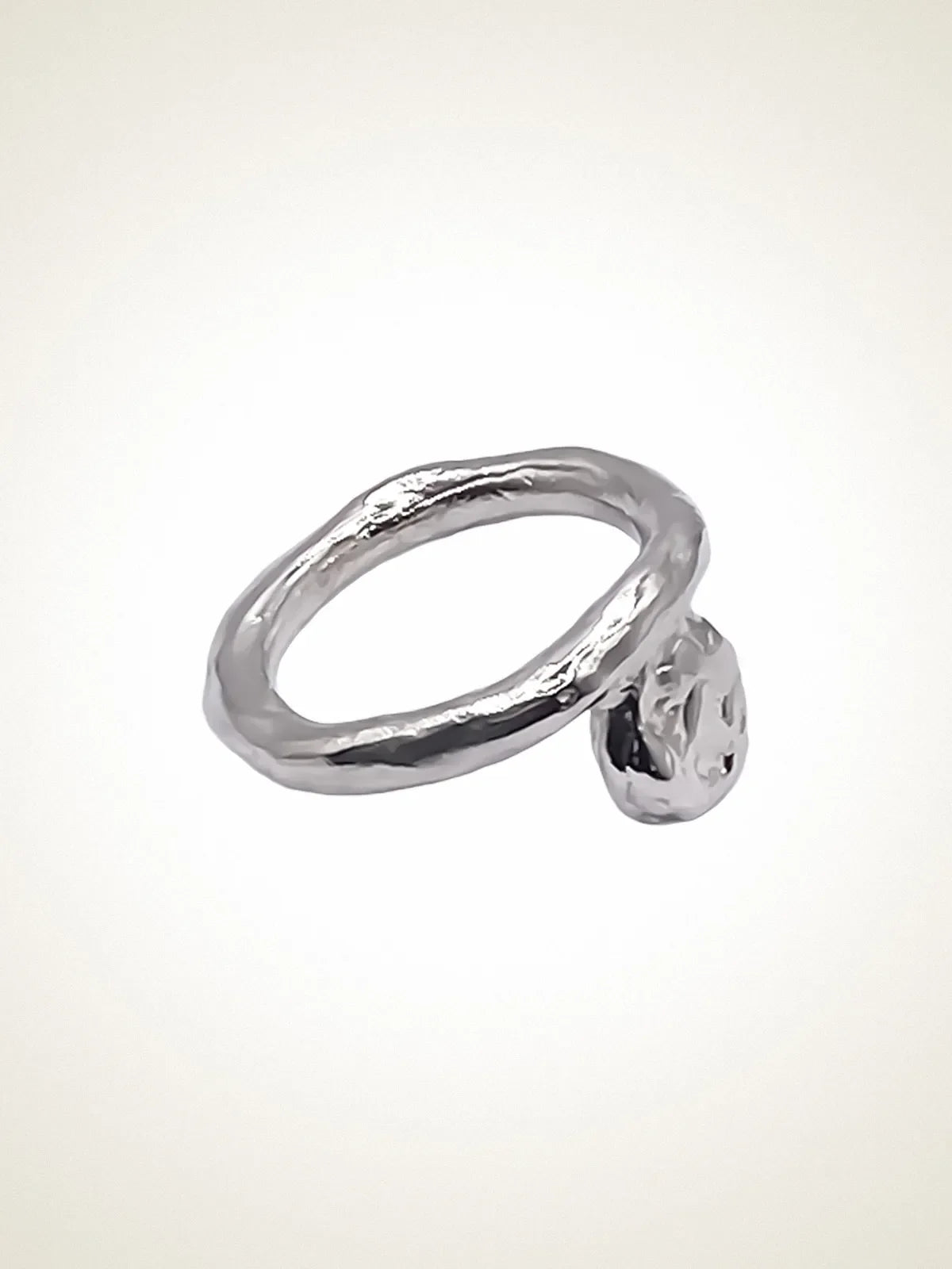 Handcrafted Circle Accent Ring premium premium metal jewelry, graceful design, product shot