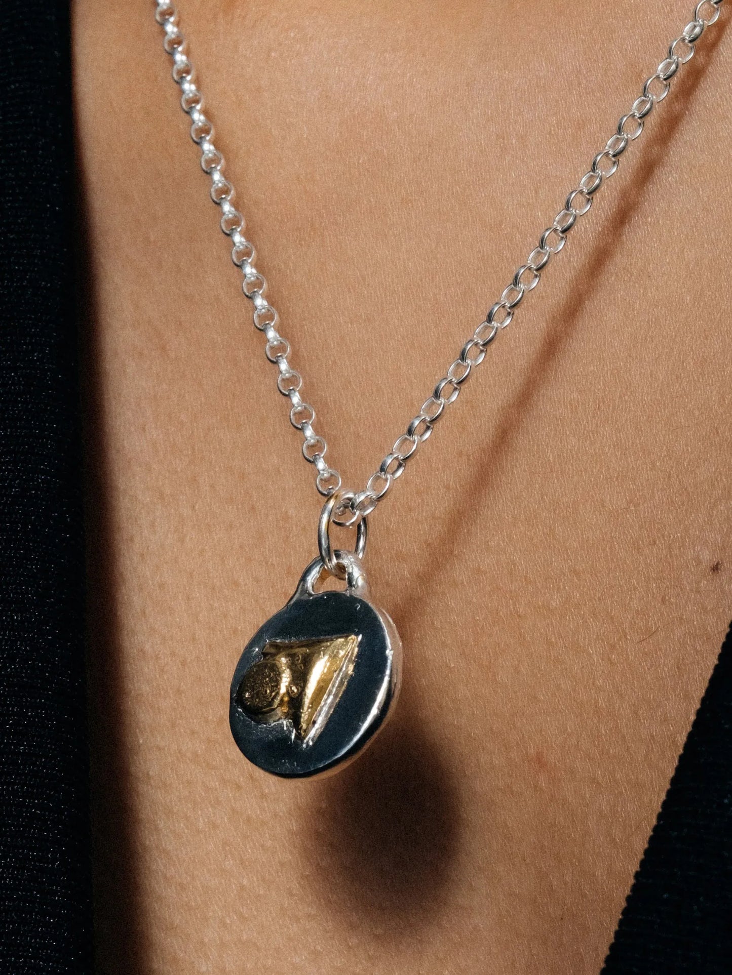 Handmade Trainage And Circle Necklace luxury jewelry, premium metal, luxurious look, front view