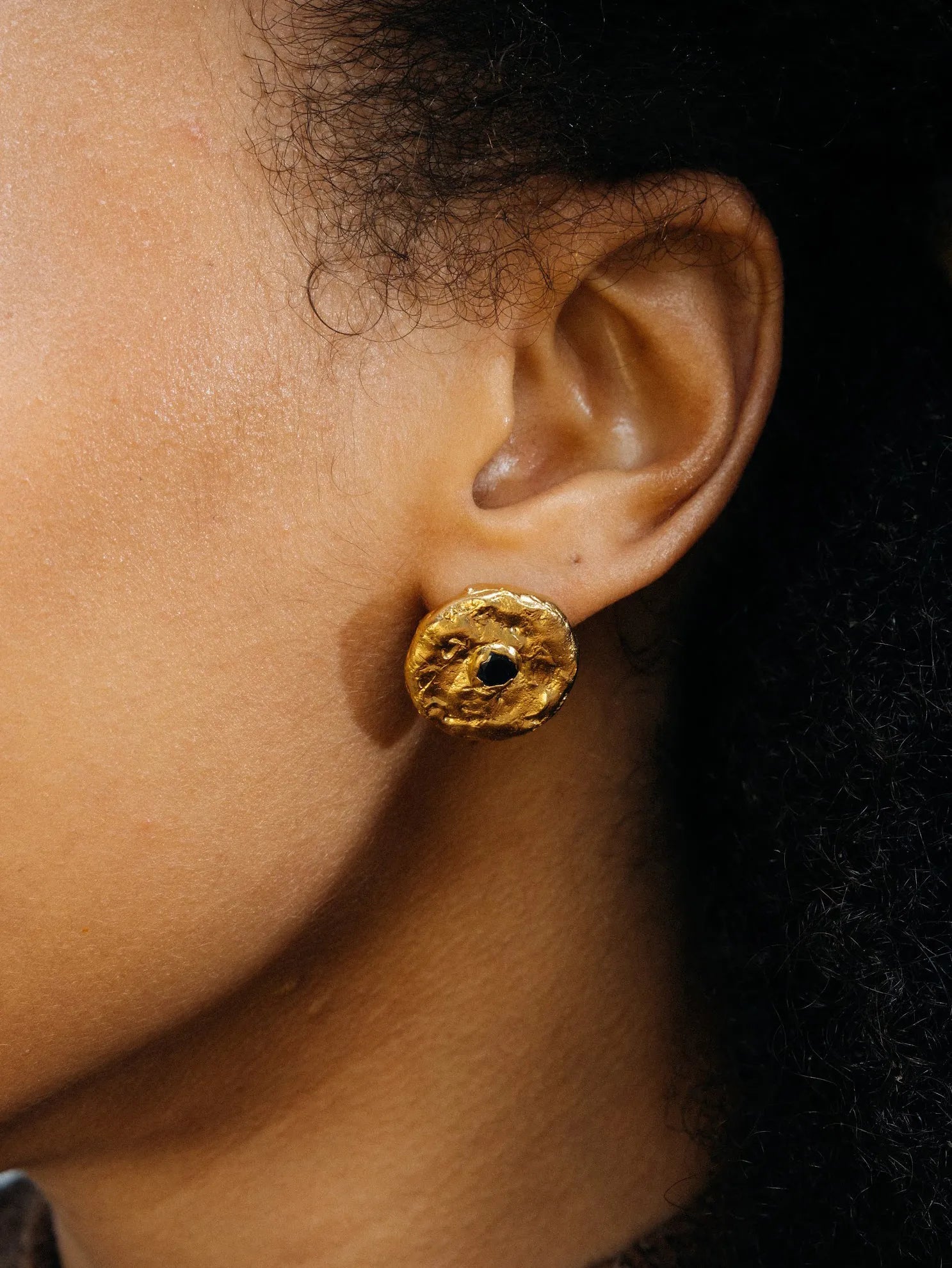 Handmade Grain Circle Gem Stud Earring luxury jewelry, premium metal, luxurious look, front view