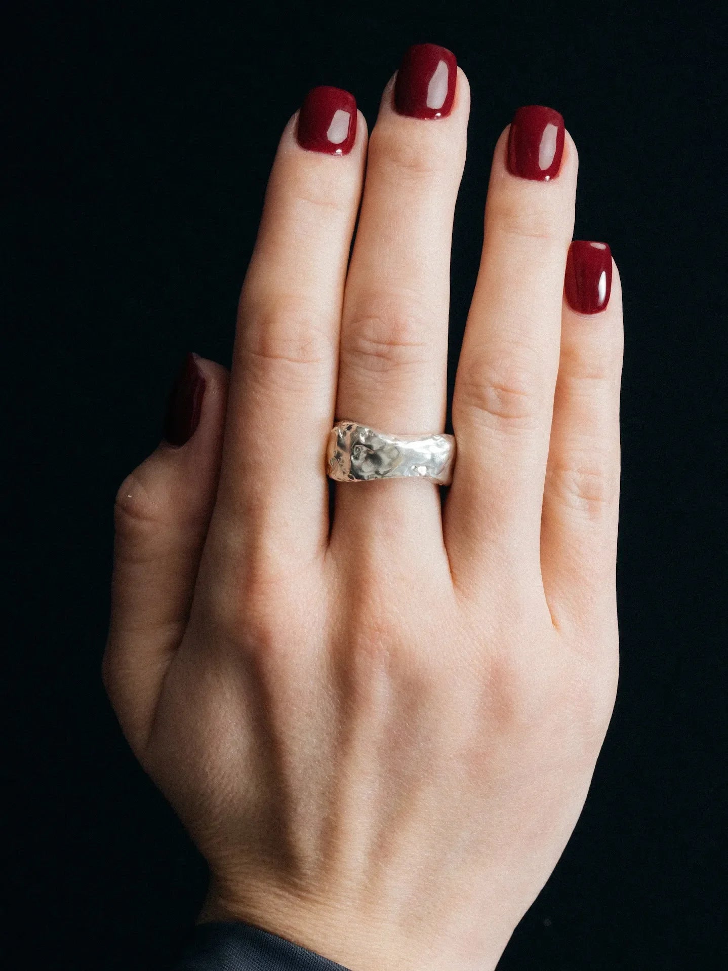 Tessy's Ring designer ring in premium metal, premium quality, side view