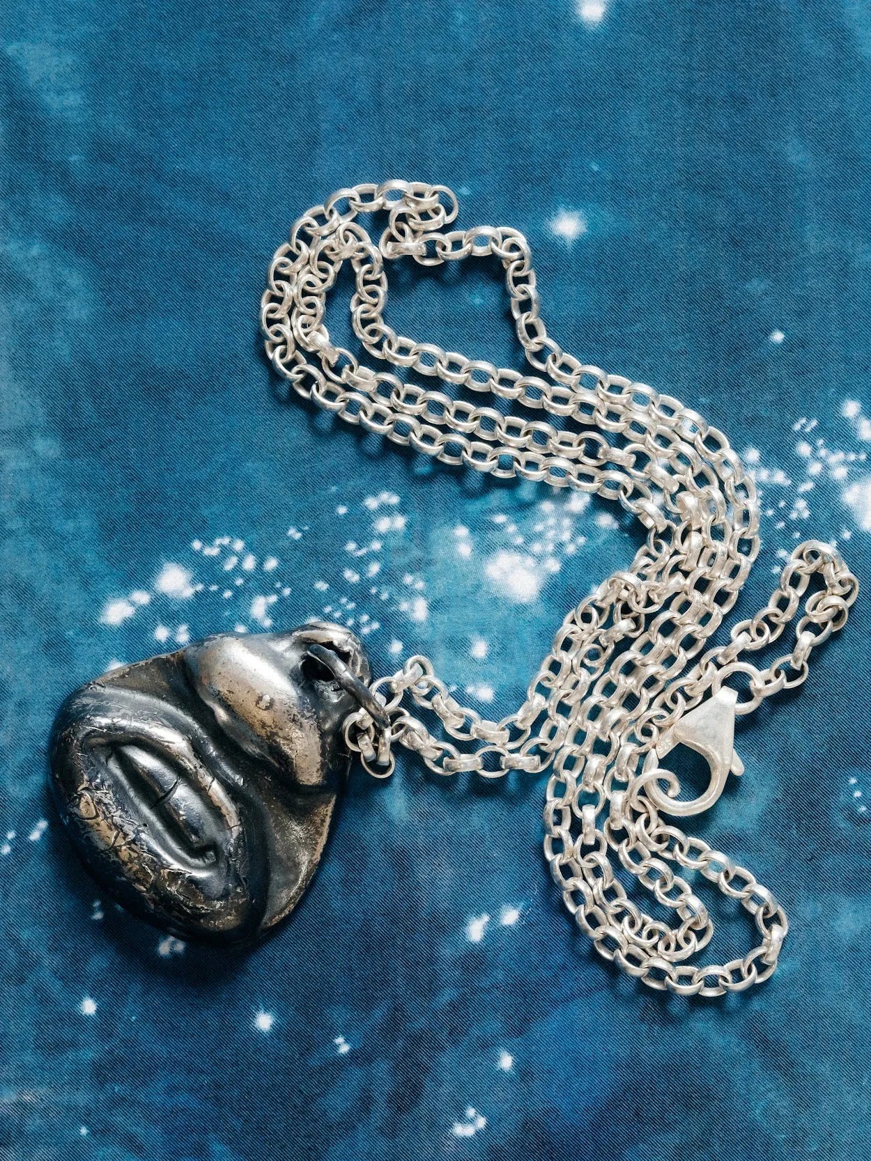 Handmade Two Teeth Necklace luxury jewelry, premium metal, luxurious look, front view