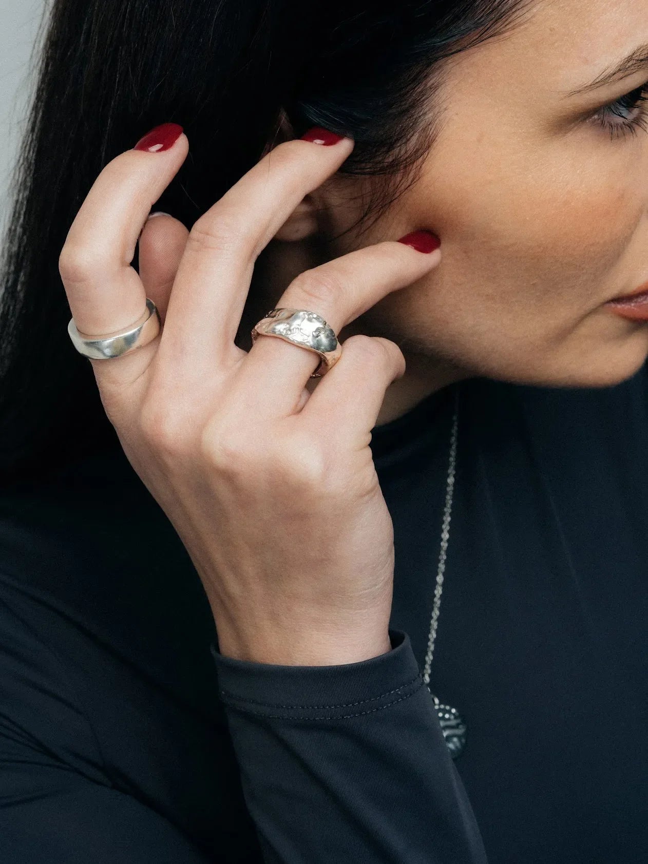 Handmade Tessy's Ring luxury jewelry, premium metal, luxurious look, front view