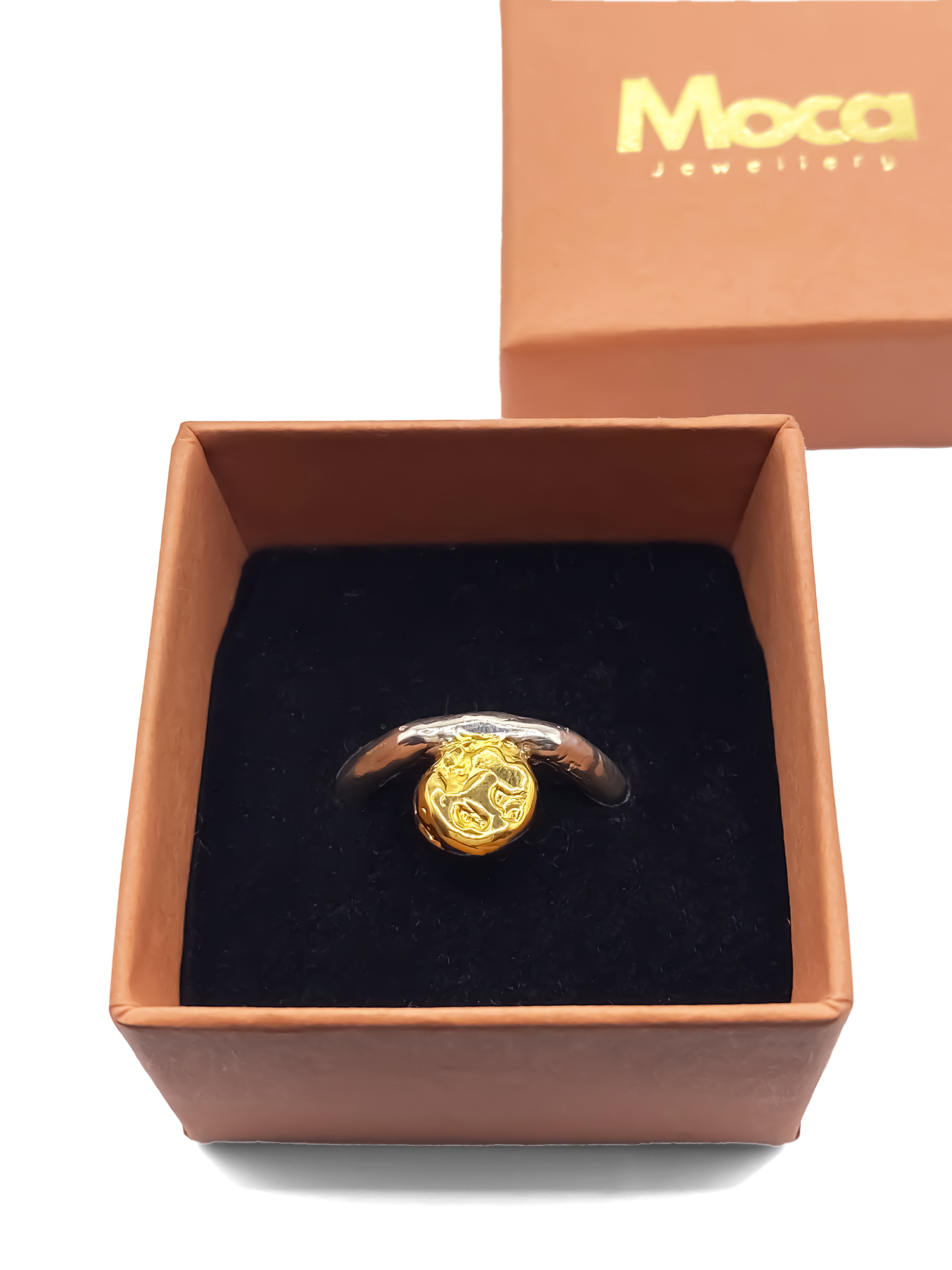 Minimal handmade ring by MOCA Jewellery featuring a gold textured circle accent