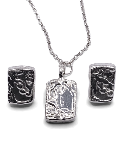 Rectangular sculpted jewellery set with earrings and pendant, sleek textured silver or gols, delicate and minimal with free shipping