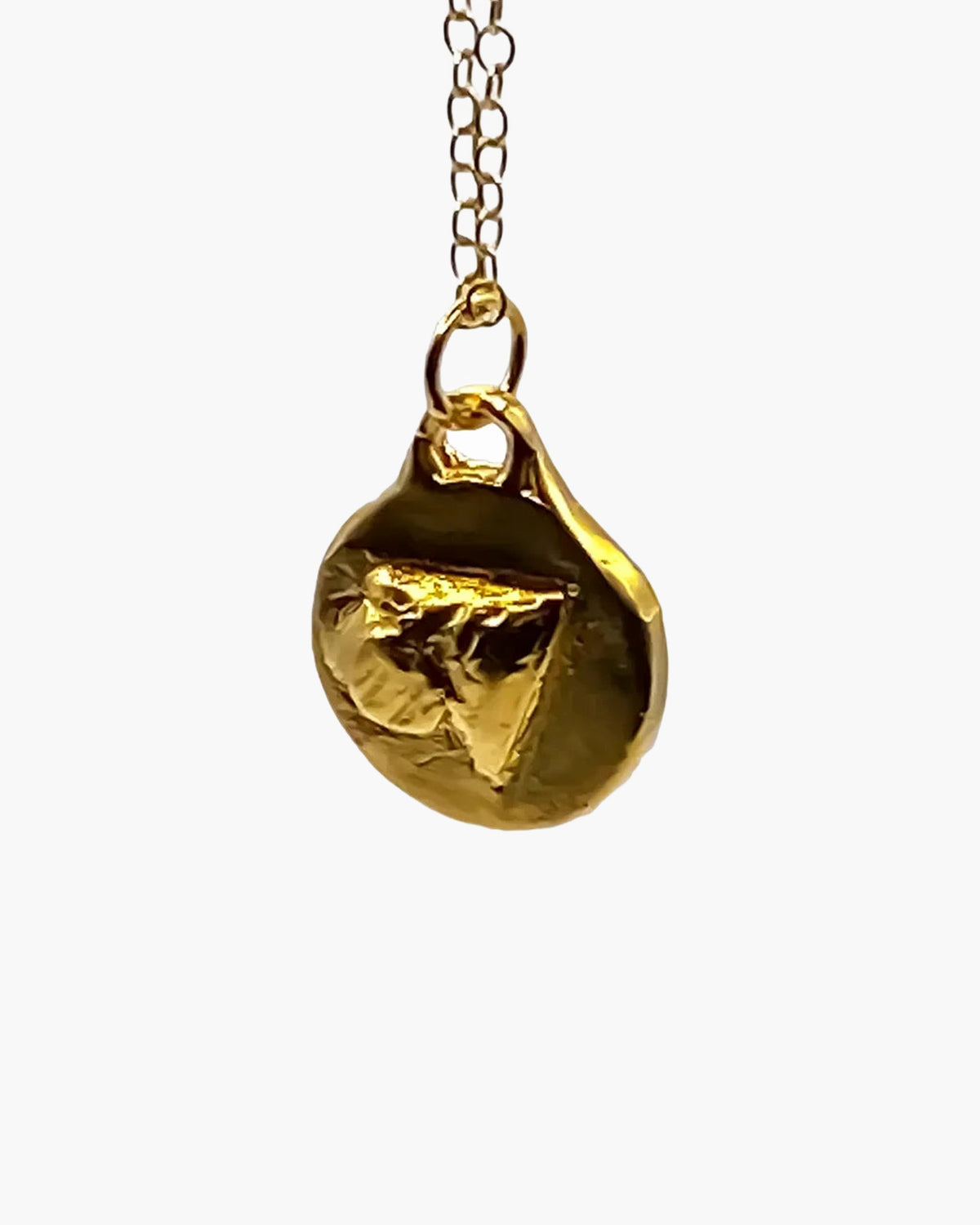 Trainage and Circle pendant in 22ct gold vermeil all over